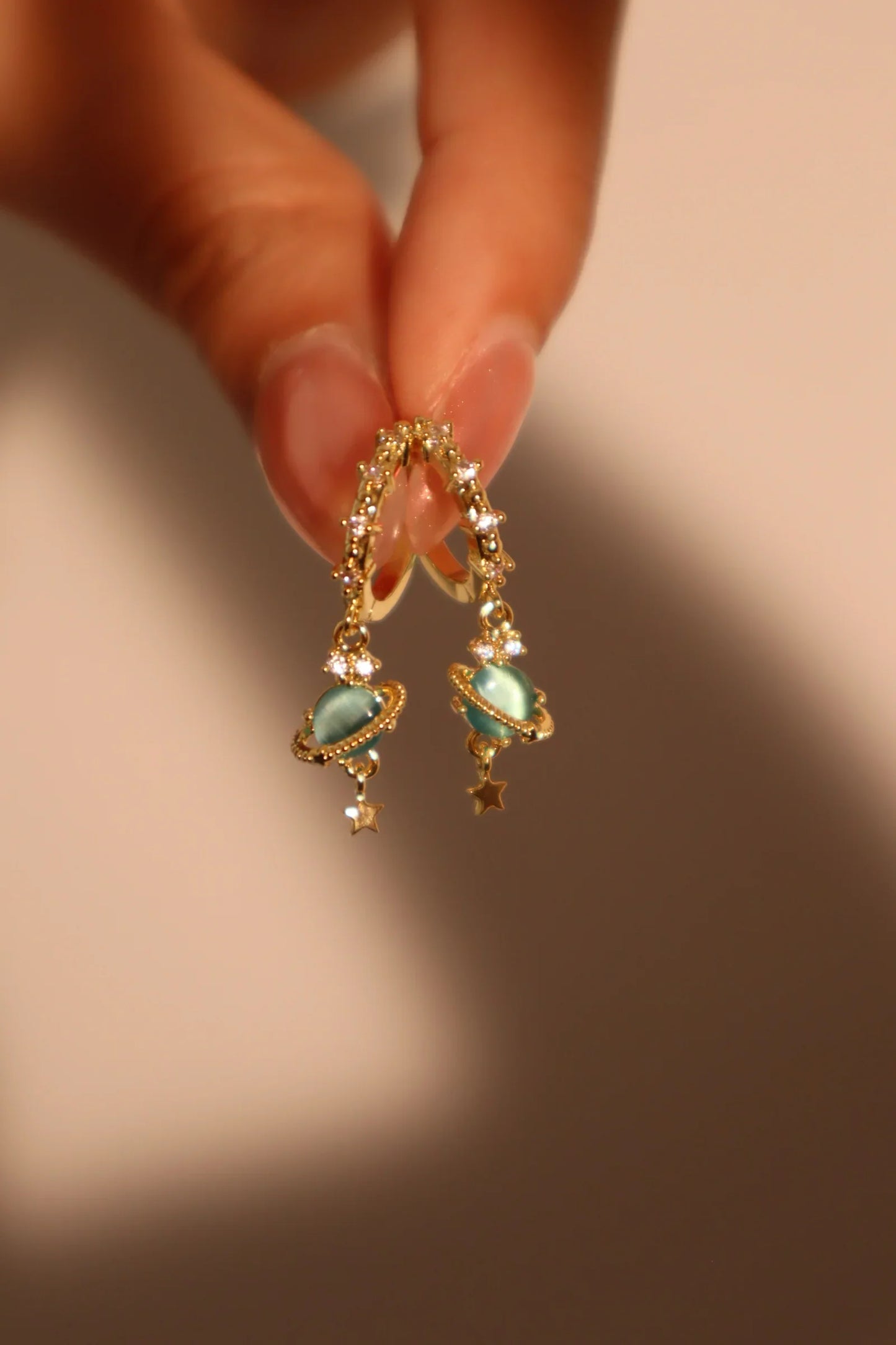 Altın Satürn Yıldız Küpe