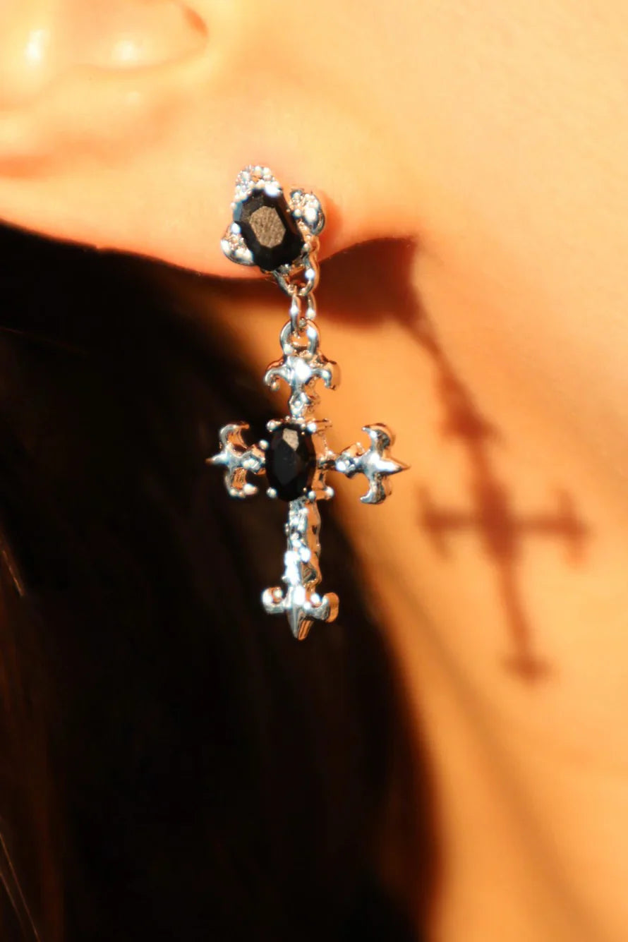 Siyah Taşlı Haç Küpe