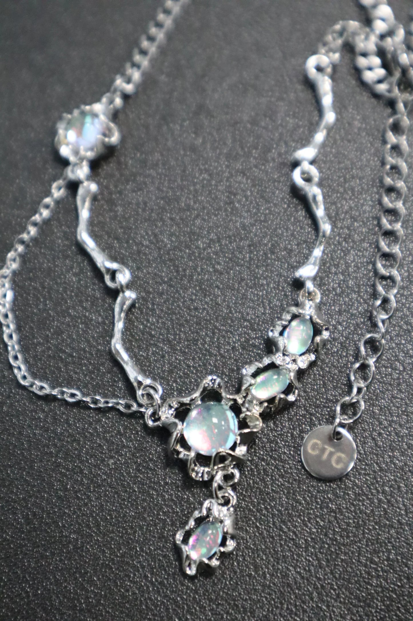Opal Dangle Kolye