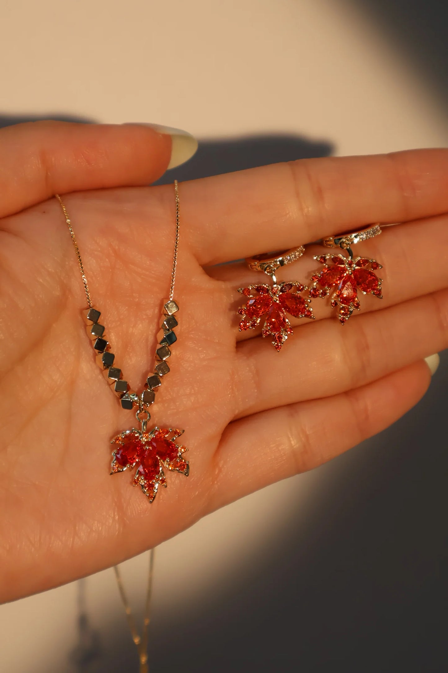 Kızıl Yaprak Küpe