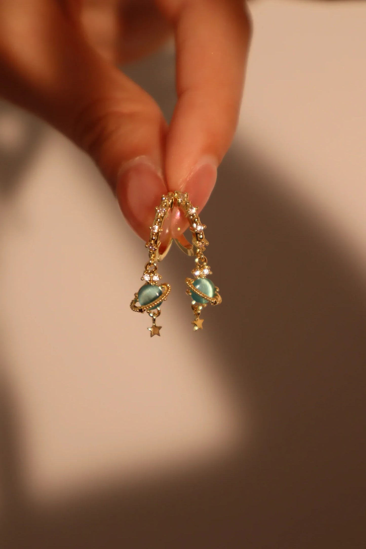 Altın Satürn Yıldız Küpe