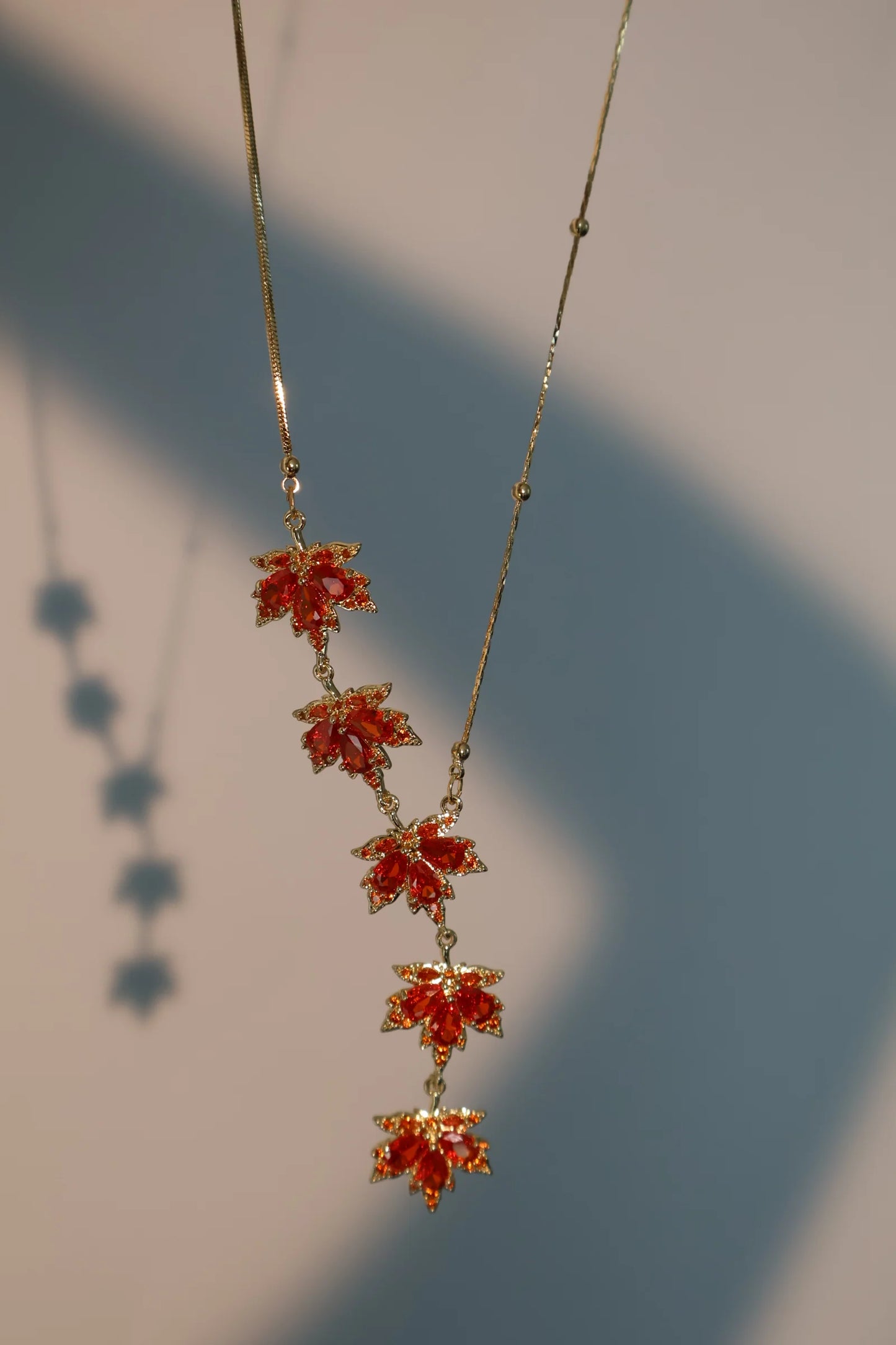 Kırmızı Yaprak Dangle Kolye