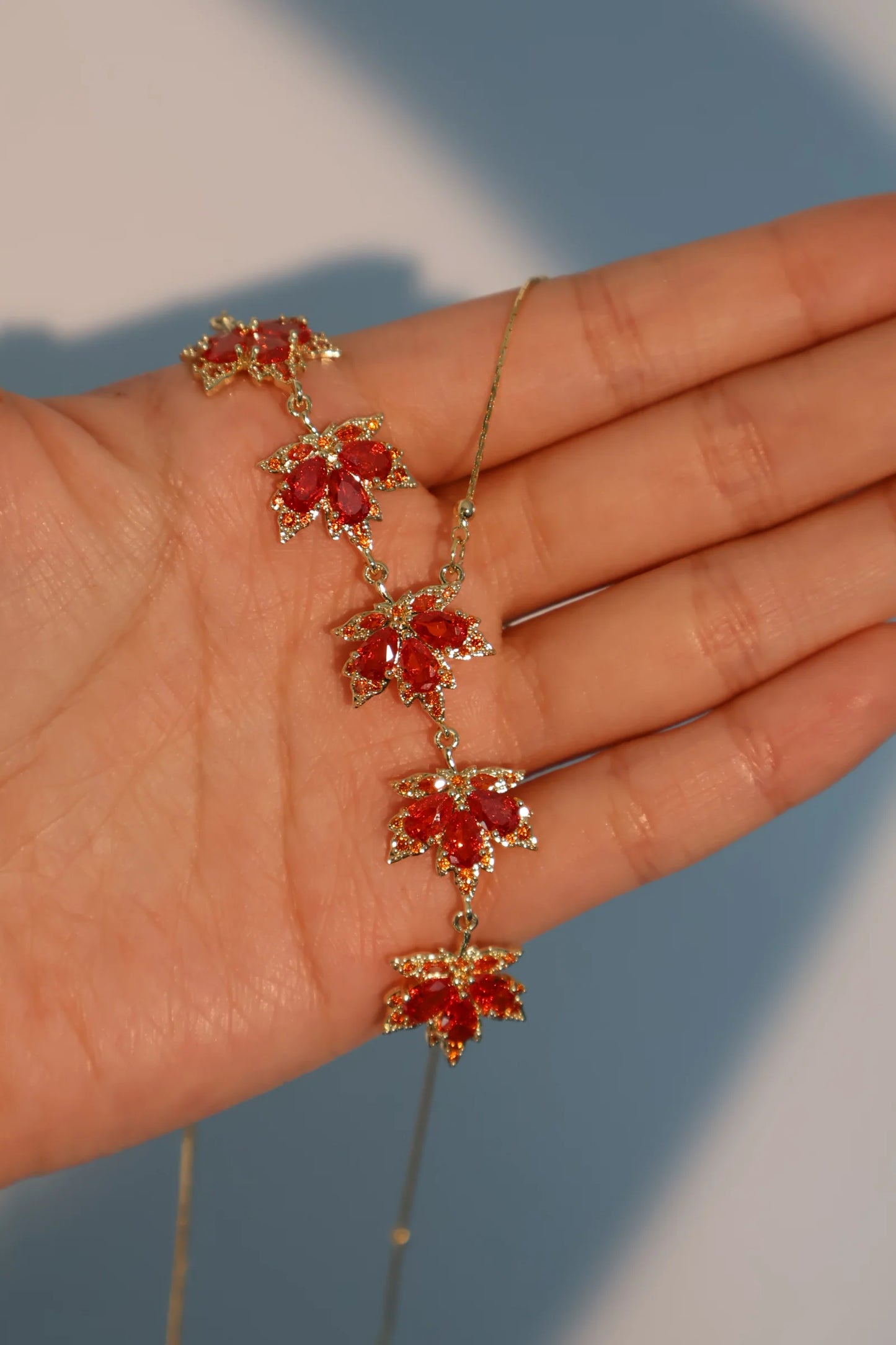 Kırmızı Yaprak Dangle Kolye
