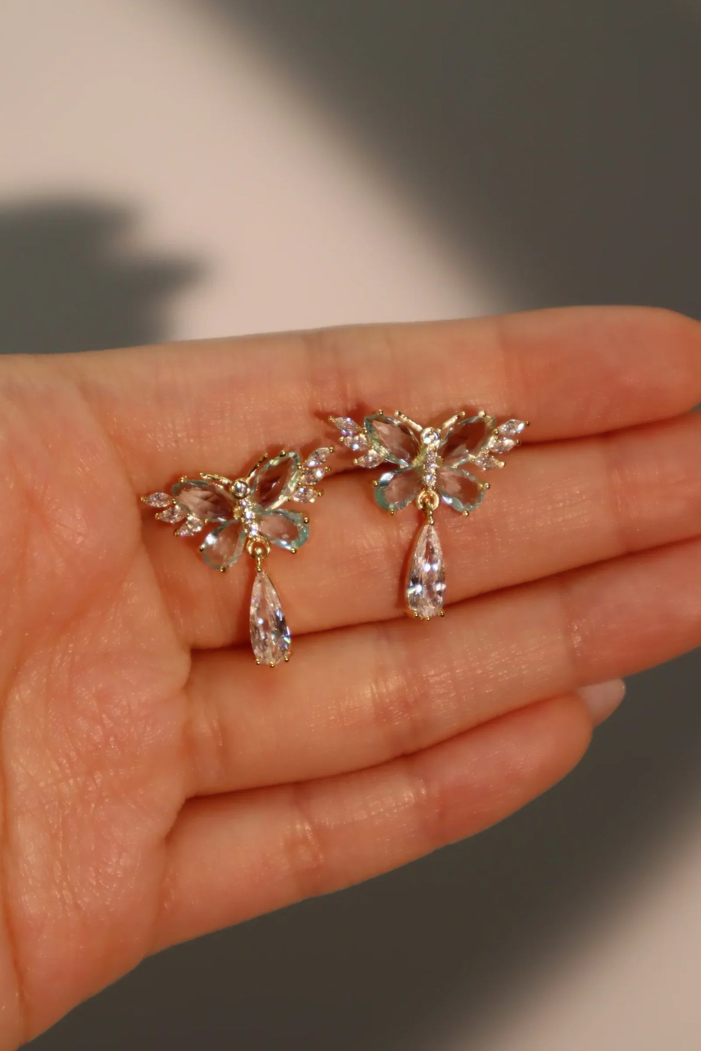 Safir Damlası Kelebek Küpeleri