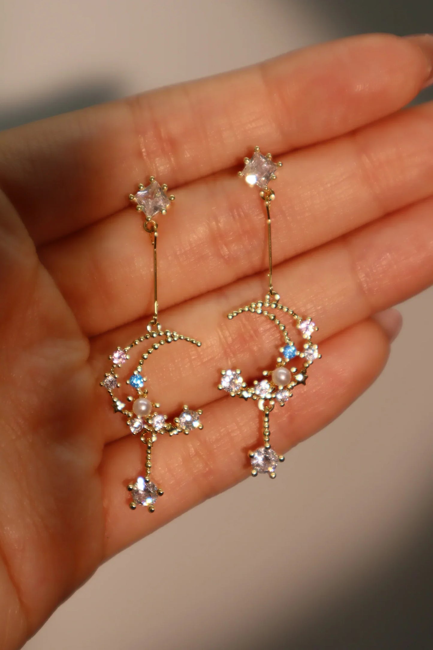 Ay Işıltısı Küpe