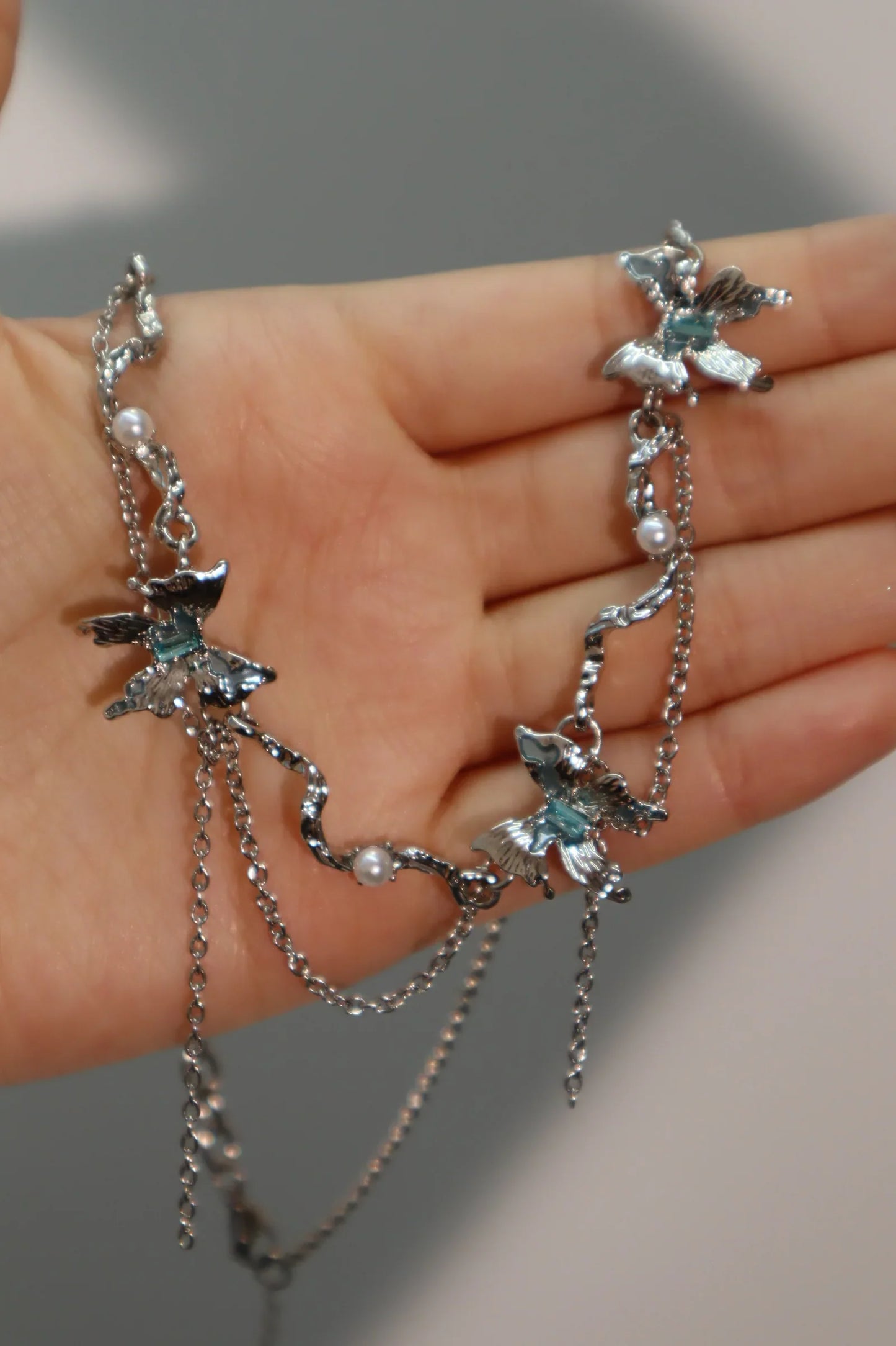 Kelebek Işıltısı Kolye