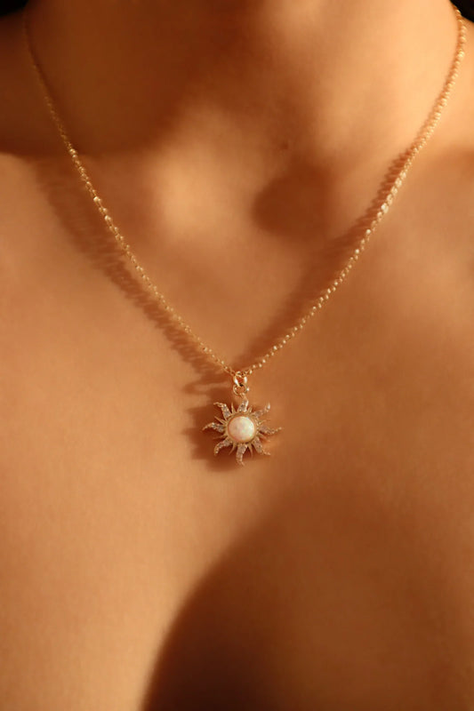 Beyaz Opal Güneş Kolye